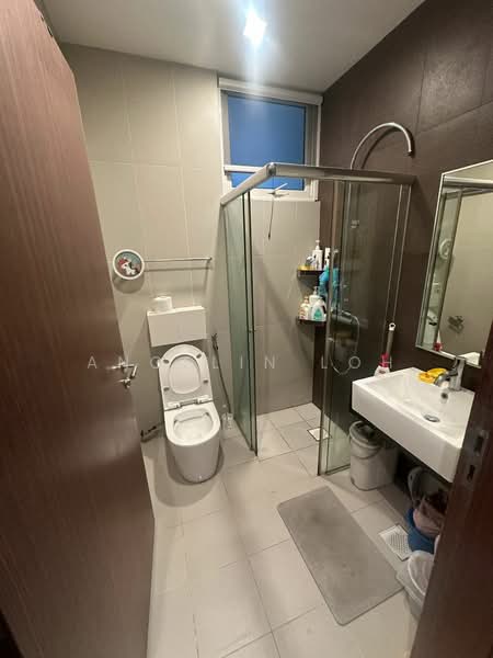 Blu Coral Condo, 129 Lorong L Telok Kurau, 3 Bedrooms, 1,195 sqft, Condominium For Rent, by Angelin Loh, 500140893 - Bathroom - PropertyGuru.com.sg