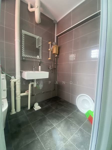 404 Yishun Avenue 6, 404 Yishun Avenue 6, Room Rental, 100 sqft, HDB Flat For Rent, by Alex Pandian, 500140911 - Bathroom - PropertyGuru.com.sg