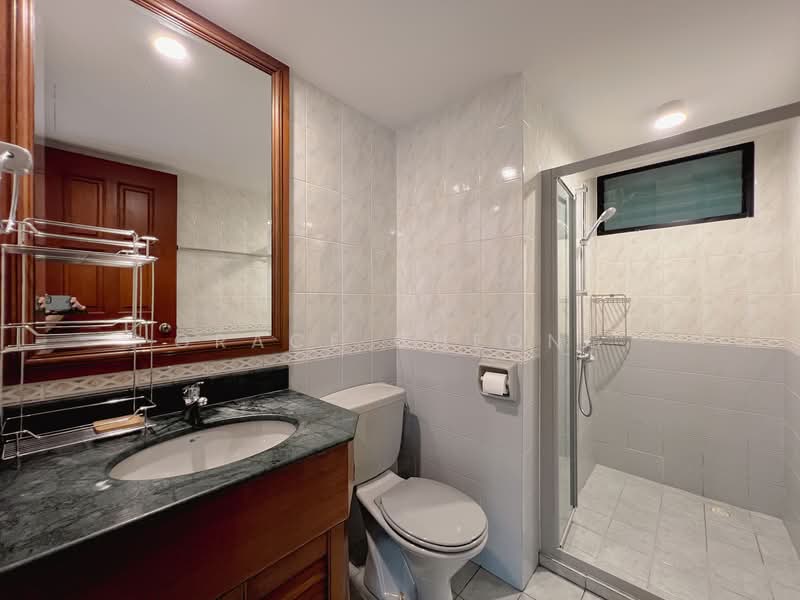 Simsville, 2 Geylang East Avenue 2, 4 Bedrooms, 1,528 sqft, Condominium For Sale, by Grace Cheong, 500140921 - Common Bathroom - PropertyGuru.com.sg