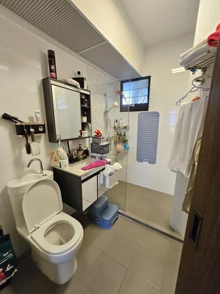 406A Northshore Drive, 406A Northshore Drive, 3 Bedrooms, 1,012 sqft, HDB Flat For Sale, by Hazel Goh, 500140936 - Bathroom - PropertyGuru.com.sg