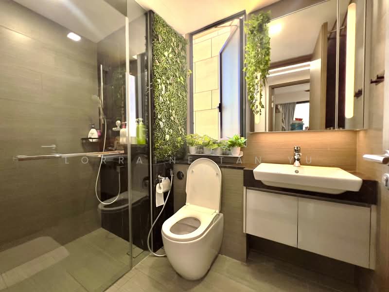 Parc Esta, 902 Sims Avenue, 3 Bedrooms, 958 sqft, Condominium For Sale, by Lorraine Tan Yu Lin, 500140947 - Common Bathroom - PropertyGuru.com.sg