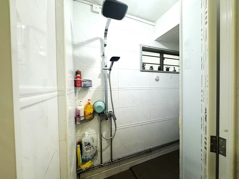 323 Ang Mo Kio Avenue 3, 323 Ang Mo Kio Avenue 3, 1 Bedroom, 516 sqft, HDB Flat For Sale, by Ng Lay Kwan, 500140949 - Bathroom - PropertyGuru.com.sg
