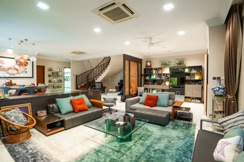 1km to Pei Hwa Primary! Renovated 2-Sty Semi-D | Huge Garden | Wide Frontage | 4,854 sqft Land, , 5 Bedrooms, 4,000 sqft, Semi-Detached House For Sale, by Erlinda Efendi, 500140977 - Living Room - PropertyGuru.com.sg