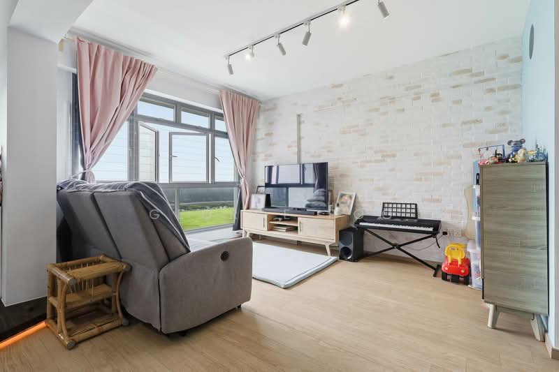 683A Edgedale Plains, 683A Edgedale Plains, 3 Bedrooms, 1,001 sqft, HDB Flat For Sale, by George Poo, 500140992 - Living Room - PropertyGuru.com.sg