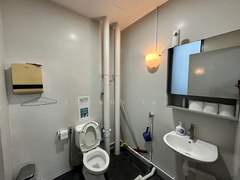Vertex, 33 Ubi Avenue 3, 1,560 sqft, Light Industrial (B1) For Rent, by Johnny Tan, 500140993 - Bathroom - CommercialGuru.com.sg
