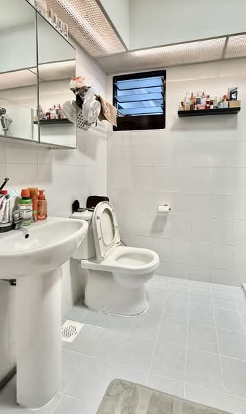 997A Buangkok Crescent, 997A Buangkok Crescent, 3 Bedrooms, 1,011 sqft, HDB Flat For Sale, by Azhar Baksin, 500141003 - Bathroom - PropertyGuru.com.sg