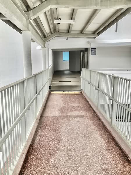 997A Buangkok Crescent, 997A Buangkok Crescent, 3 Bedrooms, 1,011 sqft, HDB Flat For Sale, by Azhar Baksin, 500141003 - Link Bridge to Car Park & Garden - PropertyGuru.com.sg