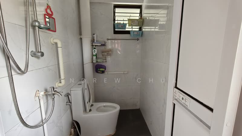 301 Ubi Avenue 1, 301 Ubi Avenue 1, 2 Bedrooms, 673 sqft, HDB Flat For Sale, by Andrew Chua, 500141018 - Bathroom - PropertyGuru.com.sg
