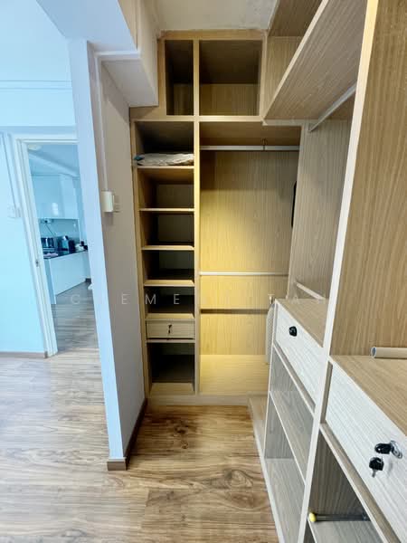 41 Holland Drive, 41 Holland Drive, 2 Bedrooms, 635 sqft, HDB Flat For Sale, by Clement Tan, 500141020 - Walk-in Wardrobe - PropertyGuru.com.sg