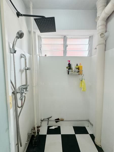 41 Holland Drive, 41 Holland Drive, 2 Bedrooms, 635 sqft, HDB Flat For Sale, by Clement Tan, 500141020 - Bathroom - PropertyGuru.com.sg