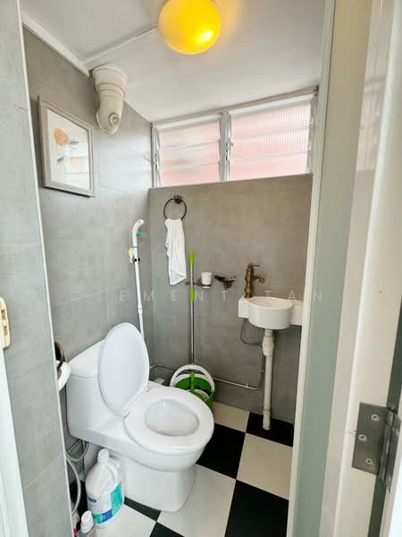 41 Holland Drive, 41 Holland Drive, 2 Bedrooms, 635 sqft, HDB Flat For Sale, by Clement Tan, 500141020 - Toilet - PropertyGuru.com.sg