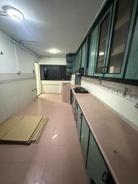 303 Jurong East Street 32, 303 Jurong East Street 32, Boon Lay / Jurong / Tuas, 2 Bedrooms, 733 sqft, HDB Flat For Sale, by G. Rajan, 500141031 - Kitchen - PropertyGuru.com.sg