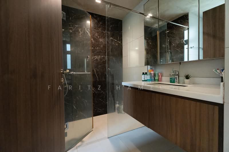 Palm Isles, 34 Flora Drive, 3 Bedrooms, 1,119 sqft, Condominium For Sale, by Faritz Hameed, 500141033 - Bathroom - PropertyGuru.com.sg