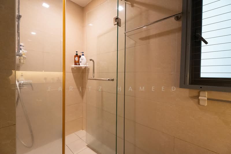 Palm Isles, 34 Flora Drive, 3 Bedrooms, 1,119 sqft, Condominium For Sale, by Faritz Hameed, 500141033 - Bathroom - PropertyGuru.com.sg