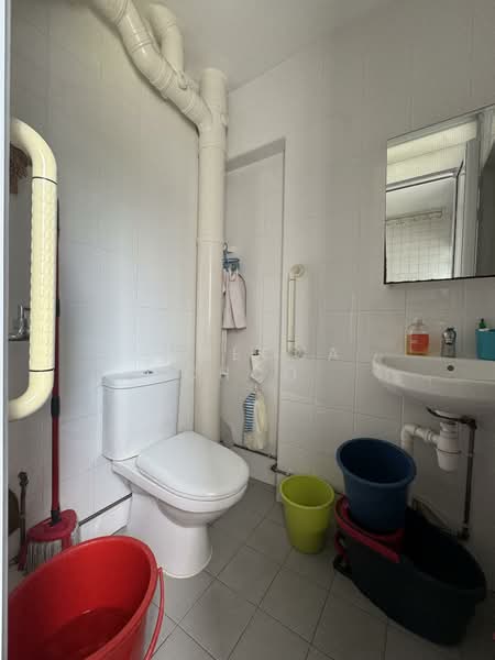 533 Hougang Avenue 6, 533 Hougang Avenue 6, 3 Bedrooms, 1,560 sqft, HDB Flat For Sale, by Rebecca Choo, 500141038 - Bathroom - PropertyGuru.com.sg