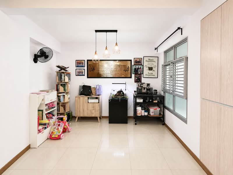 406A Northshore Drive, 406A Northshore Drive, 3 Bedrooms, 1,205 sqft, HDB Flat For Sale, by Adi Mesti Jadi, 500141073 - Living Room - PropertyGuru.com.sg