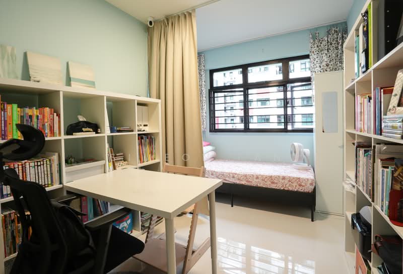 933A Hougang Avenue 9, 933A Hougang Avenue 9, 3 Bedrooms, 990 sqft, HDB Flat For Sale, by Simeon Tan, 500141110 - Bedroom - PropertyGuru.com.sg
