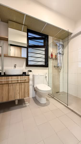 933A Hougang Avenue 9, 933A Hougang Avenue 9, 3 Bedrooms, 990 sqft, HDB Flat For Sale, by Simeon Tan, 500141110 - Bathroom - PropertyGuru.com.sg