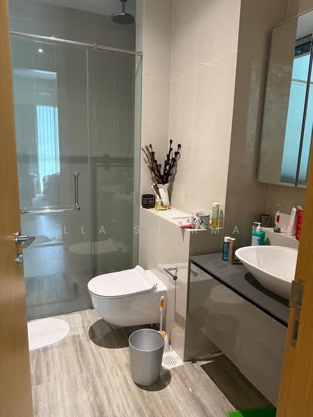 Pollen & Bleu, 17 Farrer Drive, 2 Bedrooms, 1,163 sqft, Condominium For Sale, by Ella Sherman, 500141130 - Bathroom - PropertyGuru.com.sg