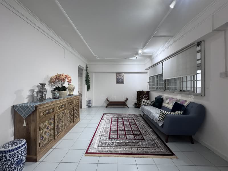 425 Yishun Avenue 11, 425 Yishun Avenue 11, 3 Bedrooms, 904 sqft, HDB Flat For Sale, by Sandra Ching 钟素玲, 500141163 - Living Room - PropertyGuru.com.sg