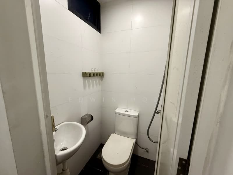 Waterbay, 47B Edgefield Plains, 4 Bedrooms, 1,141 sqft, Executive Condominium For Rent, by Edwin Hoe, 500141168 - Bathroom - PropertyGuru.com.sg
