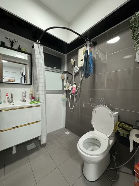 355A Anchorvale Lane, 355A Anchorvale Lane, 1 Bedroom, 506 sqft, HDB Flat For Sale, by Eugene Ow Boon Teck, 500141169 - Bathroom - PropertyGuru.com.sg
