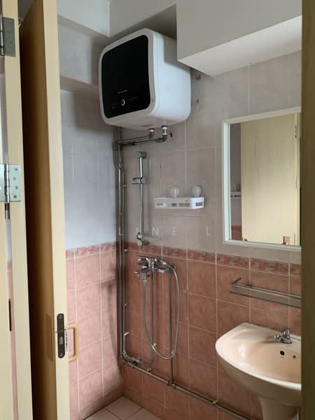 274A Jurong West Avenue 3, 274A Jurong West Avenue 3, 4 Bedrooms, 1,356 sqft, HDB Flat For Rent, by Adeline Lee, 500141175 - Bathroom - PropertyGuru.com.sg