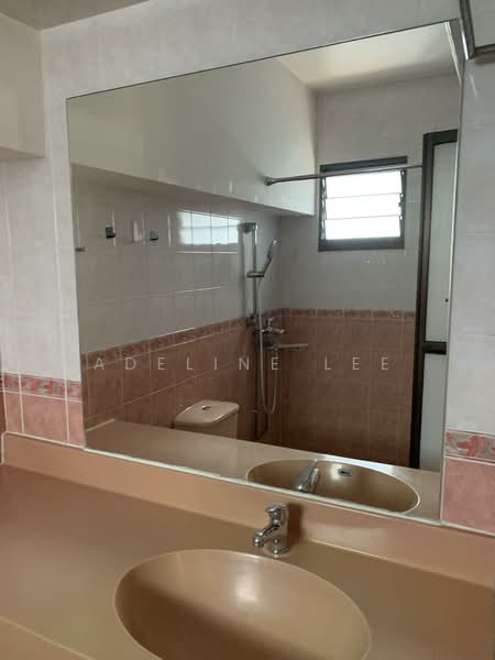 274A Jurong West Avenue 3, 274A Jurong West Avenue 3, 4 Bedrooms, 1,356 sqft, HDB Flat For Rent, by Adeline Lee, 500141175 - Bathroom - PropertyGuru.com.sg