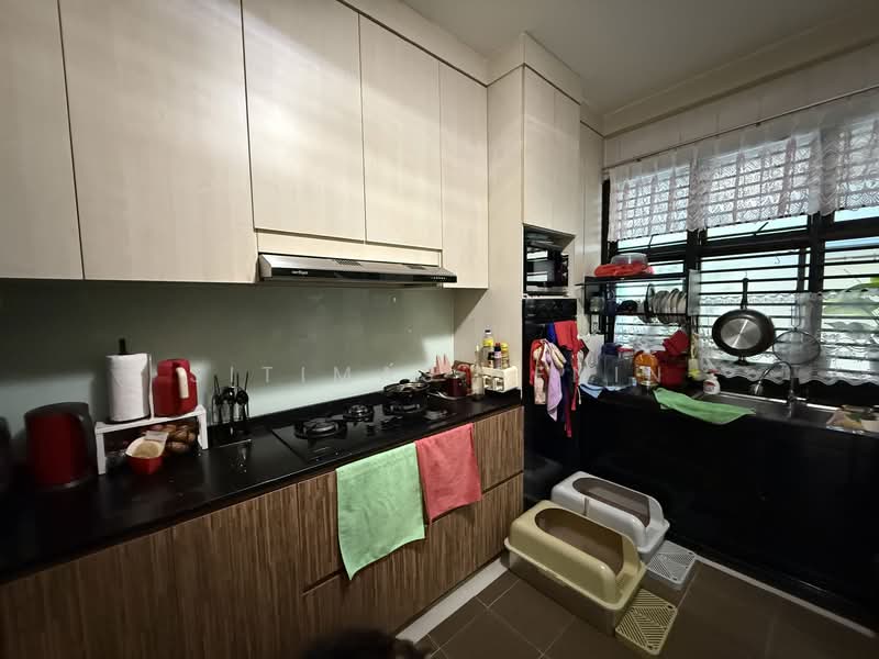 349 Corporation Drive, 349 Corporation Drive, 4 Bedrooms, 1,312 sqft, HDB Flat For Sale, by Sitimas Senin, 500141246 - Current Kitchen - PropertyGuru.com.sg