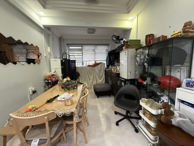 349 Corporation Drive, 349 Corporation Drive, 4 Bedrooms, 1,312 sqft, HDB Flat For Sale, by Sitimas Senin, 500141246 - Current Balcony/Dining Hall - PropertyGuru.com.sg