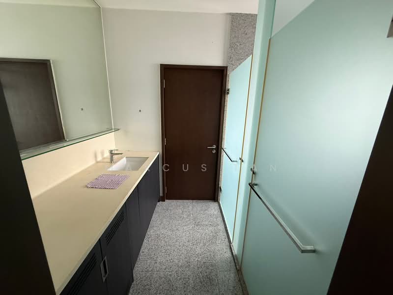 Hillvista, 1 Elizabeth Drive, 2 Bedrooms, 753 sqft, Condominium For Rent, by Marcus Tan, 500141303 - Bathroom - PropertyGuru.com.sg