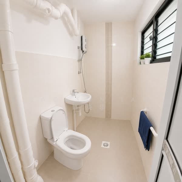 532 Hougang Avenue 6, 532 Hougang Avenue 6, 3 Bedrooms, 958 sqft, HDB Flat For Sale, by Jackson Tan 陈涣乐, 500141310 - Bathroom - PropertyGuru.com.sg