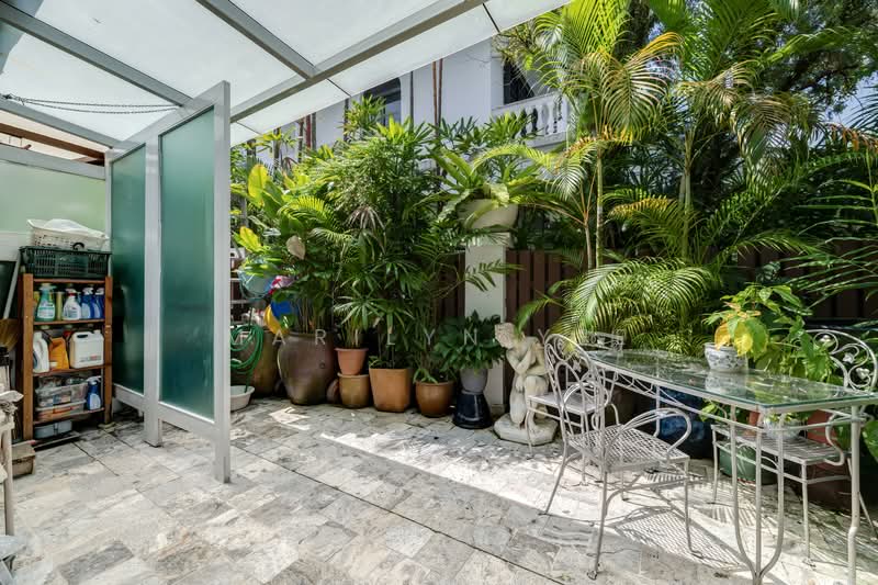 Jalan Lim Tai See, Jalan Lim Tai See, 4 Bedrooms, 4,000 sqft, Terraced House For Sale, by Marilyn Yee, 500141330 - Backyard and laundry area - PropertyGuru.com.sg