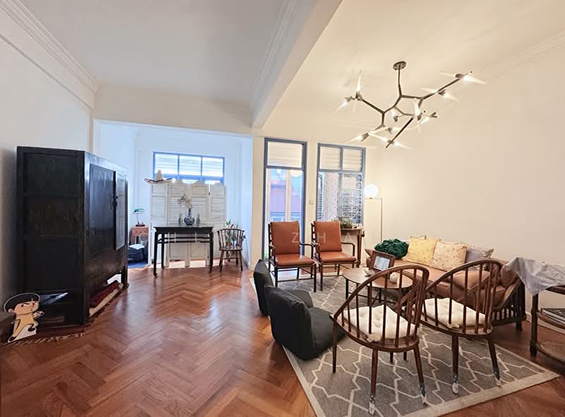 Freehold Residential Conservation Shophouse in Katong, , 3 Bedrooms, 1,184 sqft, Walk-up Apartment For Sale, by Chloe Zhang, 500141340 - Living Room - PropertyGuru.com.sg