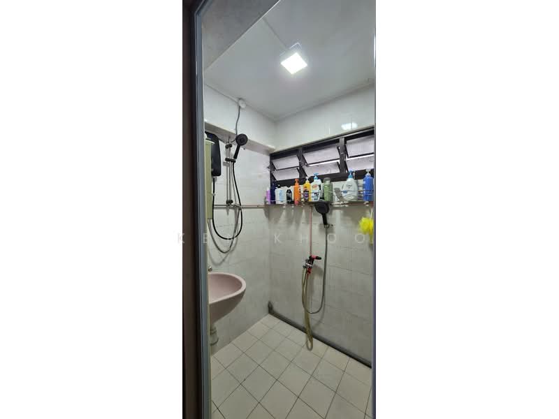 6 Marsiling Drive, 6 Marsiling Drive, 2 Bedrooms, 700 sqft, HDB Flat For Sale, by Ken Khoo, 500141364 - Bathroom - PropertyGuru.com.sg