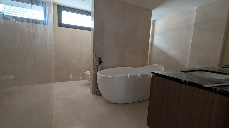 Serangoon Garden Estate, Corfe Place, 6 Bedrooms, 2,805 sqft, Semi-Detached House For Sale, by Eliza Tan, 500141393 - Bathroom - PropertyGuru.com.sg