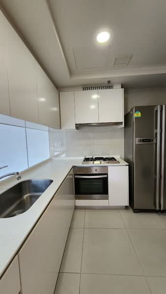 The Lakefront Residences, 48 Lakeside Drive, 3 Bedrooms, 2,089 sqft, Condominium For Sale, by Yvonne Lee, 500141395 - Kitchen - PropertyGuru.com.sg