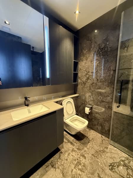 3 Cuscaden, 3 Cuscaden Walk, 2 Bedrooms, 732 sqft, Condominium For Rent, by Kenneth Yeoh, 500141396 - Bathroom - PropertyGuru.com.sg
