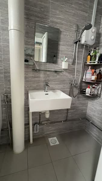 524 Serangoon North Avenue 4, 524 Serangoon North Avenue 4, 4 Bedrooms, 1,313 sqft, HDB Flat For Sale, by Teni Atmadja 陈铨莉., 500141408 - Bathroom - PropertyGuru.com.sg