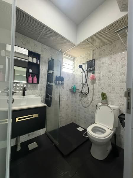 315B Yishun Greenwalk, 315B Yishun Avenue 9, 3 Bedrooms, 990 sqft, HDB Flat For Sale, by Hasinah Bee, 500141414 - Bathroom - PropertyGuru.com.sg
