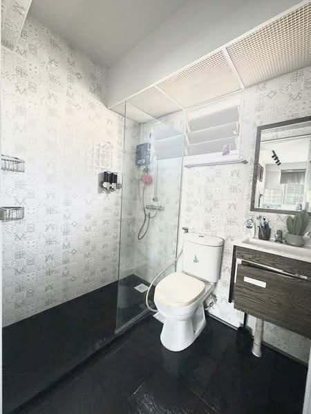 315B Yishun Greenwalk, 315B Yishun Avenue 9, 3 Bedrooms, 990 sqft, HDB Flat For Sale, by Hasinah Bee, 500141414 - Bathroom - PropertyGuru.com.sg