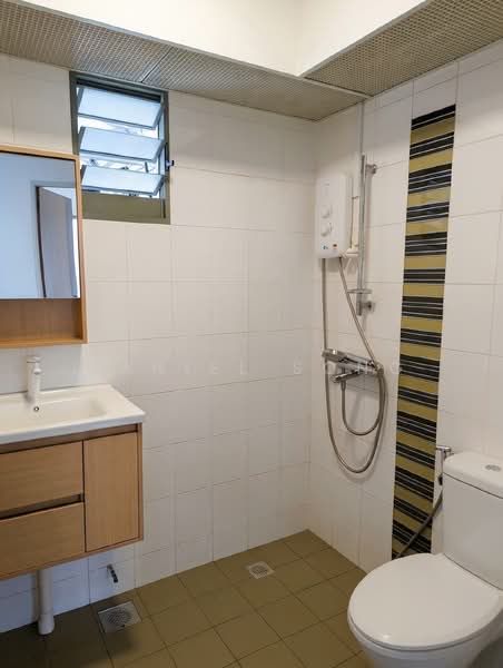 679A Punggol Drive, 679A Punggol Drive, 3 Bedrooms, 1,001 sqft, HDB Flat For Sale, by Daniel Song, 500141419 - Bathroom - PropertyGuru.com.sg