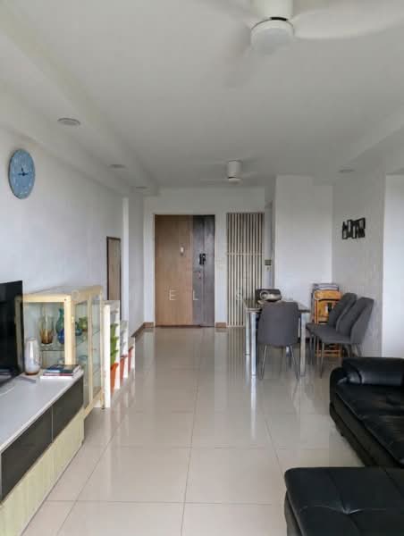 679A Punggol Drive, 679A Punggol Drive, 3 Bedrooms, 1,001 sqft, HDB Flat For Sale, by Daniel Song, 500141419 - Living Room - PropertyGuru.com.sg