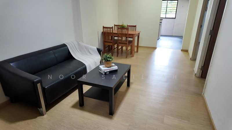 136 Jalan Bukit Merah, 136 Jalan Bukit Merah, 2 Bedrooms, 635 sqft, HDB Flat For Rent, by Noor Saliefah, 500141420 - Living Room - PropertyGuru.com.sg