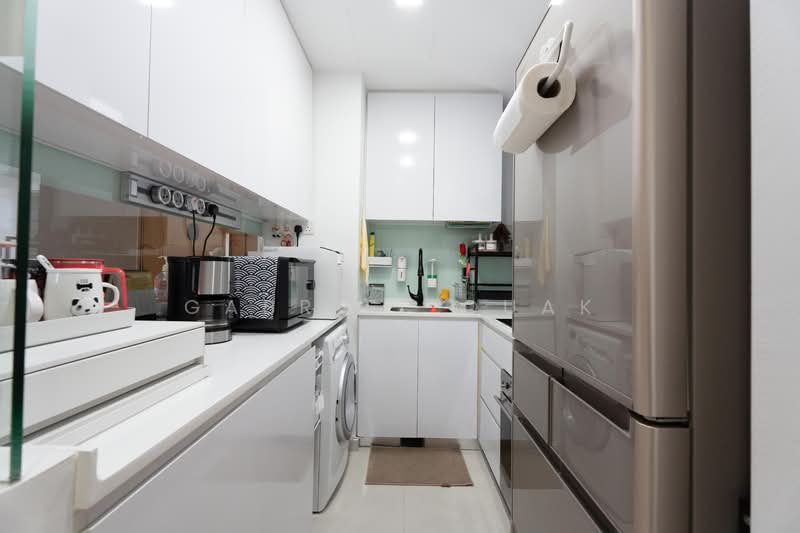 The Trilinq, Jalan Lempeng, 2 Bedrooms, 1,109 sqft, Condominium For Rent, by Gabriel Quak, 500141426 - Kitchen - PropertyGuru.com.sg