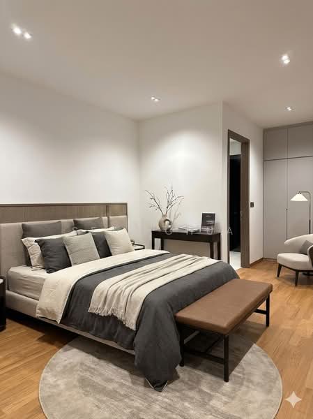 Freehold Semi-D 7 Bedrooms with lift for 4 floors, Glasgow Road | Leith Road | Rosyth Road | Jansen Road | Leith Park / Phillips Ave | Hillside Drive, 7 Bedrooms, 9,422 sqft, Semi-Detached House For Sale, by Sean Chua, 500141449 - Junior Master Bedroom - PropertyGuru.com.sg