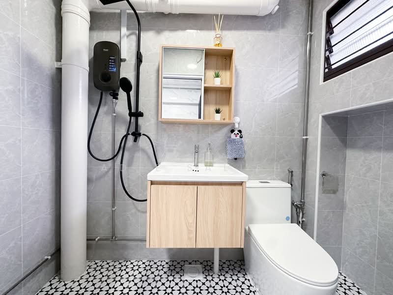 215 Pasir Ris Street 21, 215 Pasir Ris Street 21, 3 Bedrooms, 1,173 sqft, HDB Flat For Sale, by Adee Salleh, 500141563 - Bathroom - PropertyGuru.com.sg