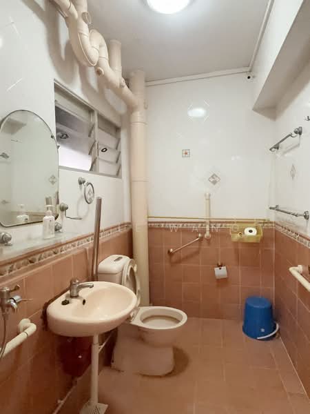 760 Choa Chu Kang North 5, 760 Choa Chu Kang North 5, 3 Bedrooms, 1,356 sqft, HDB Flat For Sale, by Huile Wang, 500141578 - Bathroom - PropertyGuru.com.sg