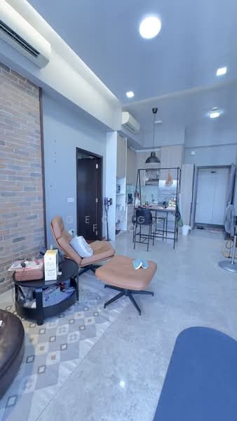 The Hillier, 6 Hillview Rise, 2 Bedrooms, 818 sqft, Condominium For Sale, by George Foo, 500141604 - Living Room - PropertyGuru.com.sg
