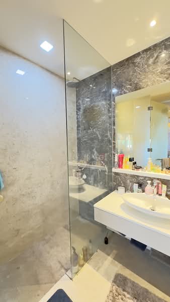The Hillier, 6 Hillview Rise, 2 Bedrooms, 818 sqft, Condominium For Sale, by George Foo, 500141604 - Bathroom - PropertyGuru.com.sg